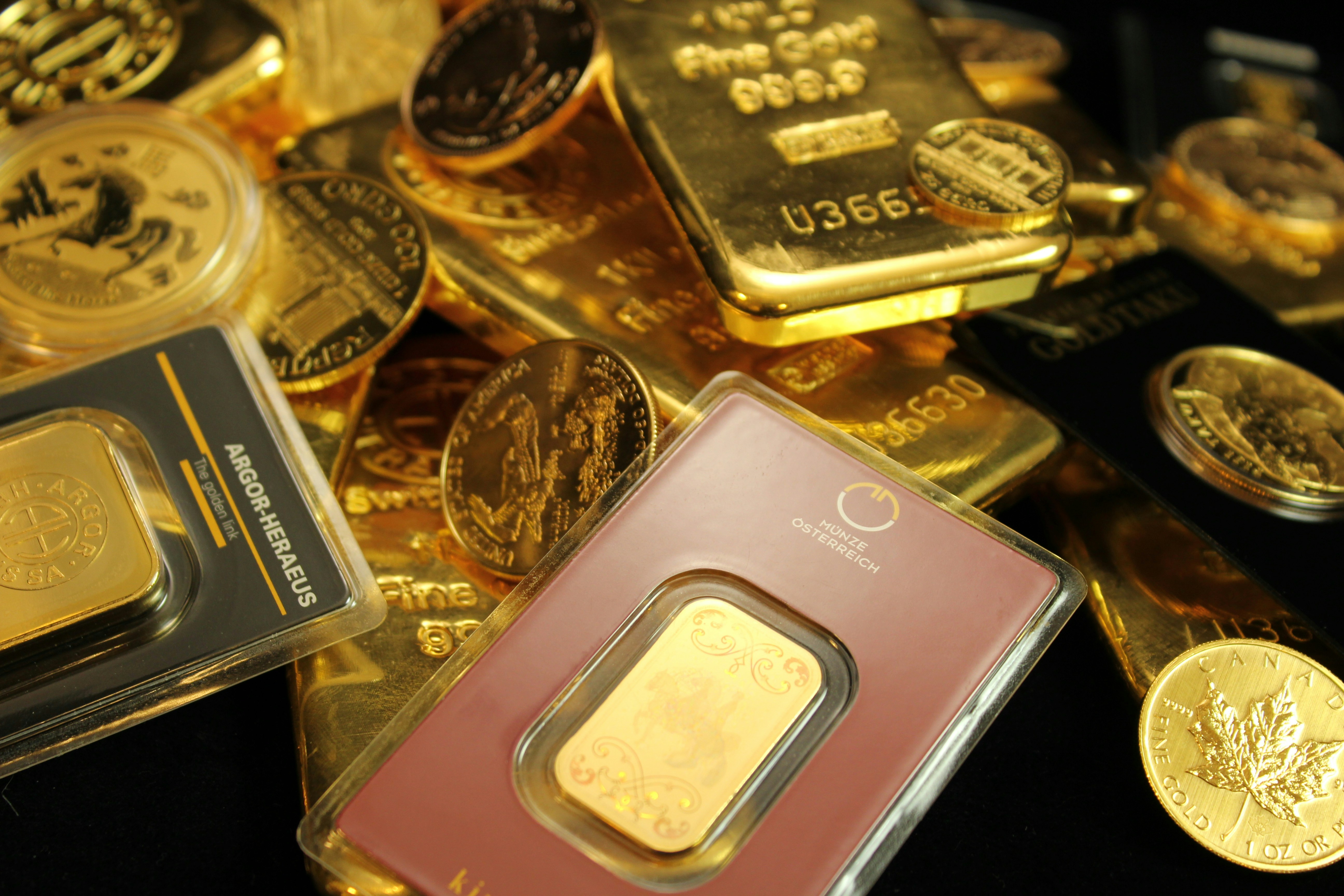 Pile of gold bullion coins and bars. Argor Heraeus, Münze Österreich, Royal Canadian Mint, U.S. Mint, Australian Mint of Perth, panda and Krugerrand. If you use our photos, please add credit to https://zlataky.cz, when possible